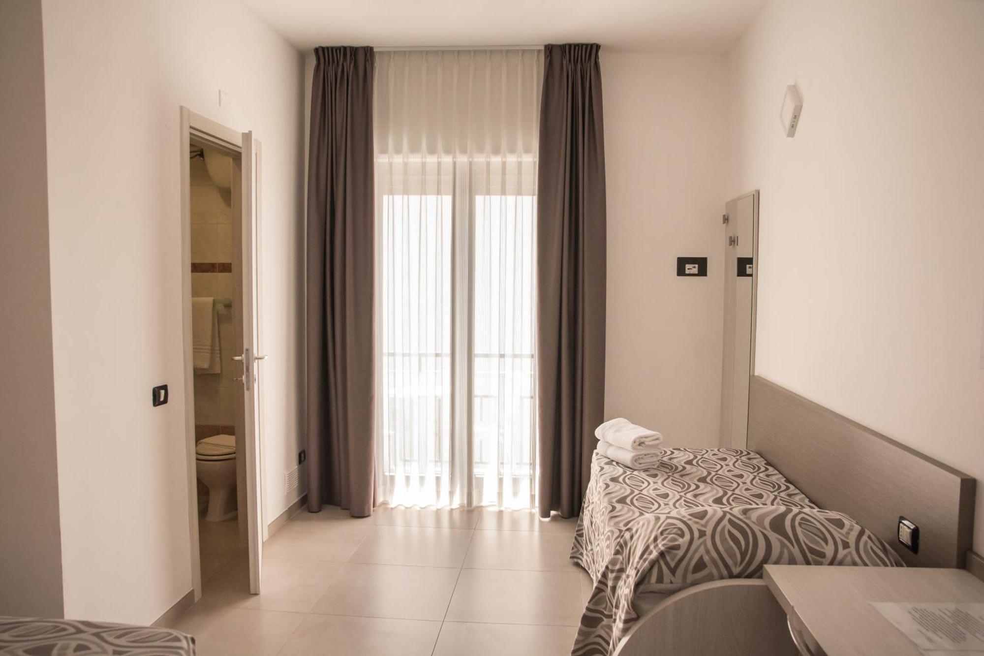 Hotel La Caravella Вьесте Номер фото