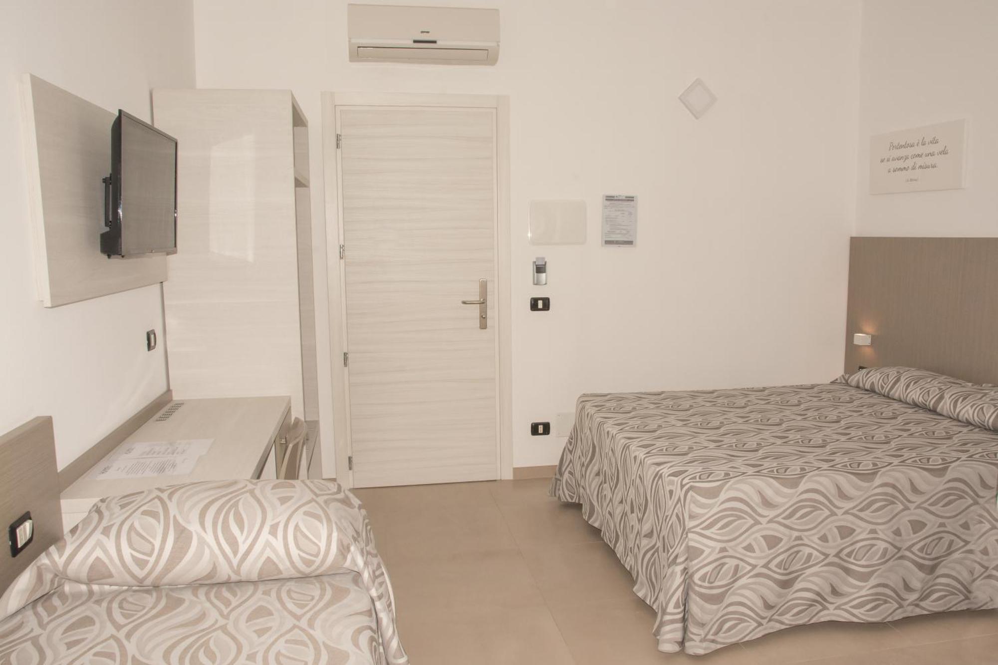 Hotel La Caravella Вьесте Номер фото