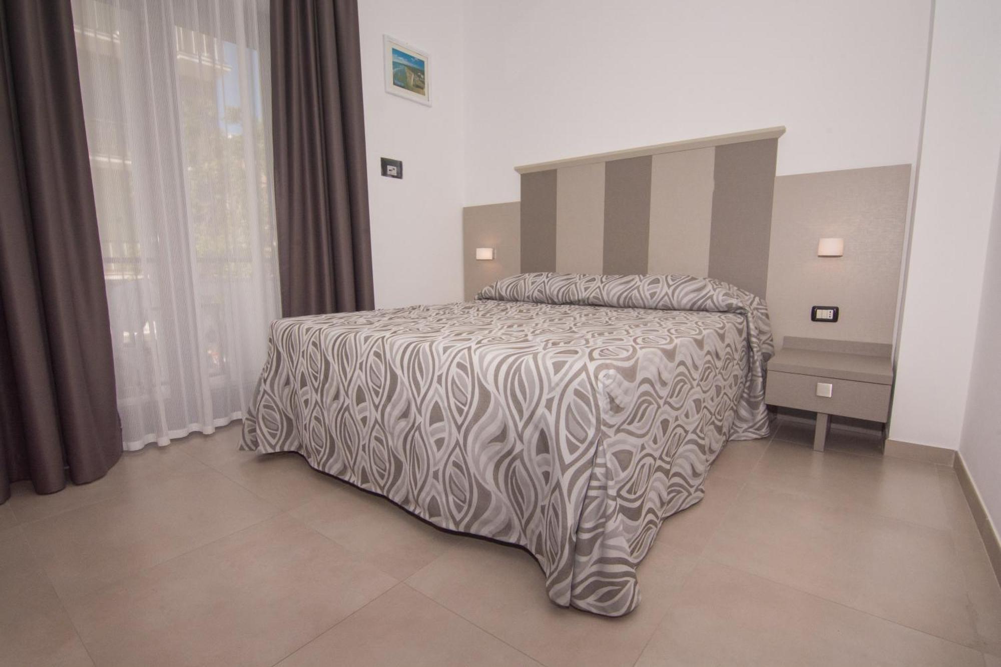 Hotel La Caravella Вьесте Номер фото