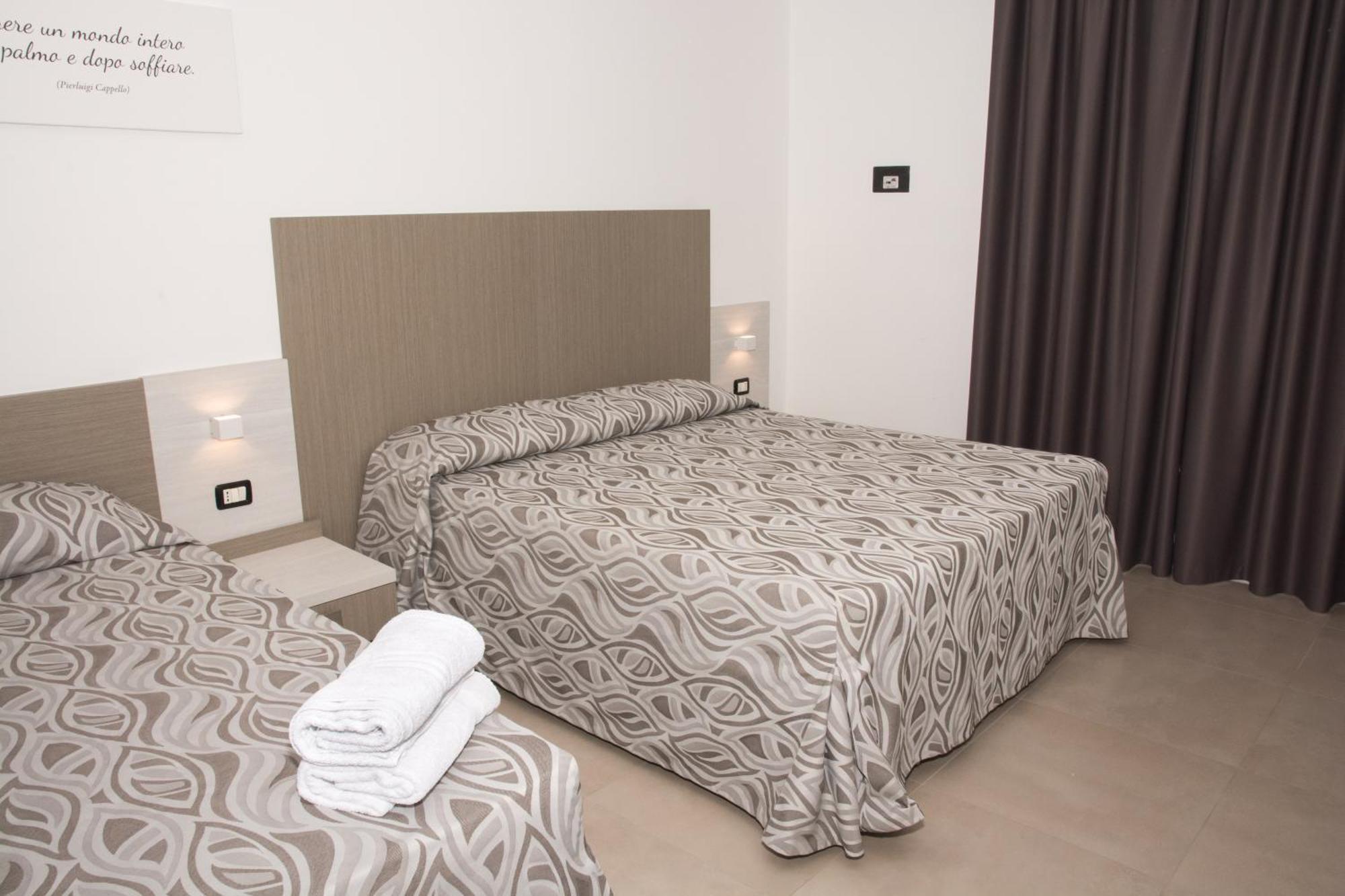Hotel La Caravella Вьесте Номер фото