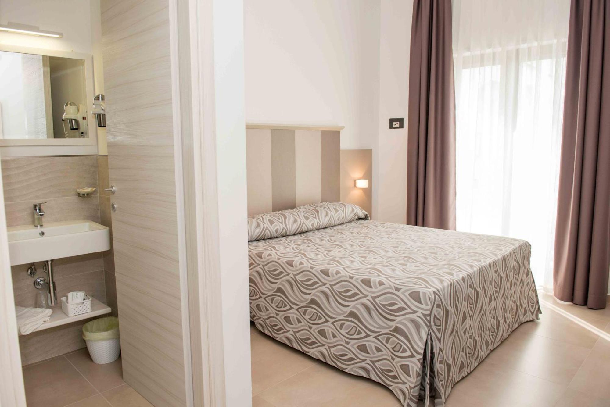 Hotel La Caravella Вьесте Номер фото