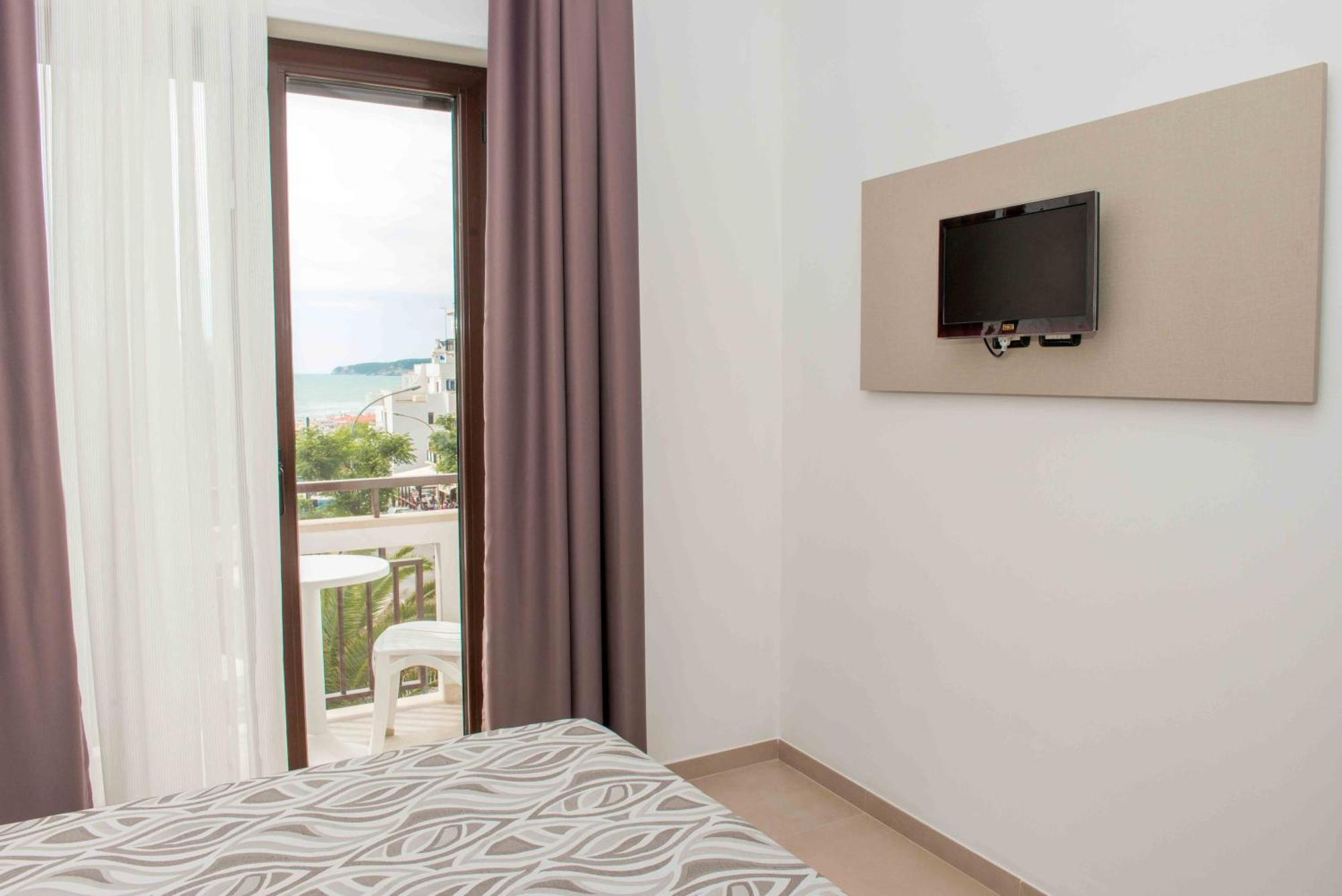 Hotel La Caravella Вьесте Номер фото