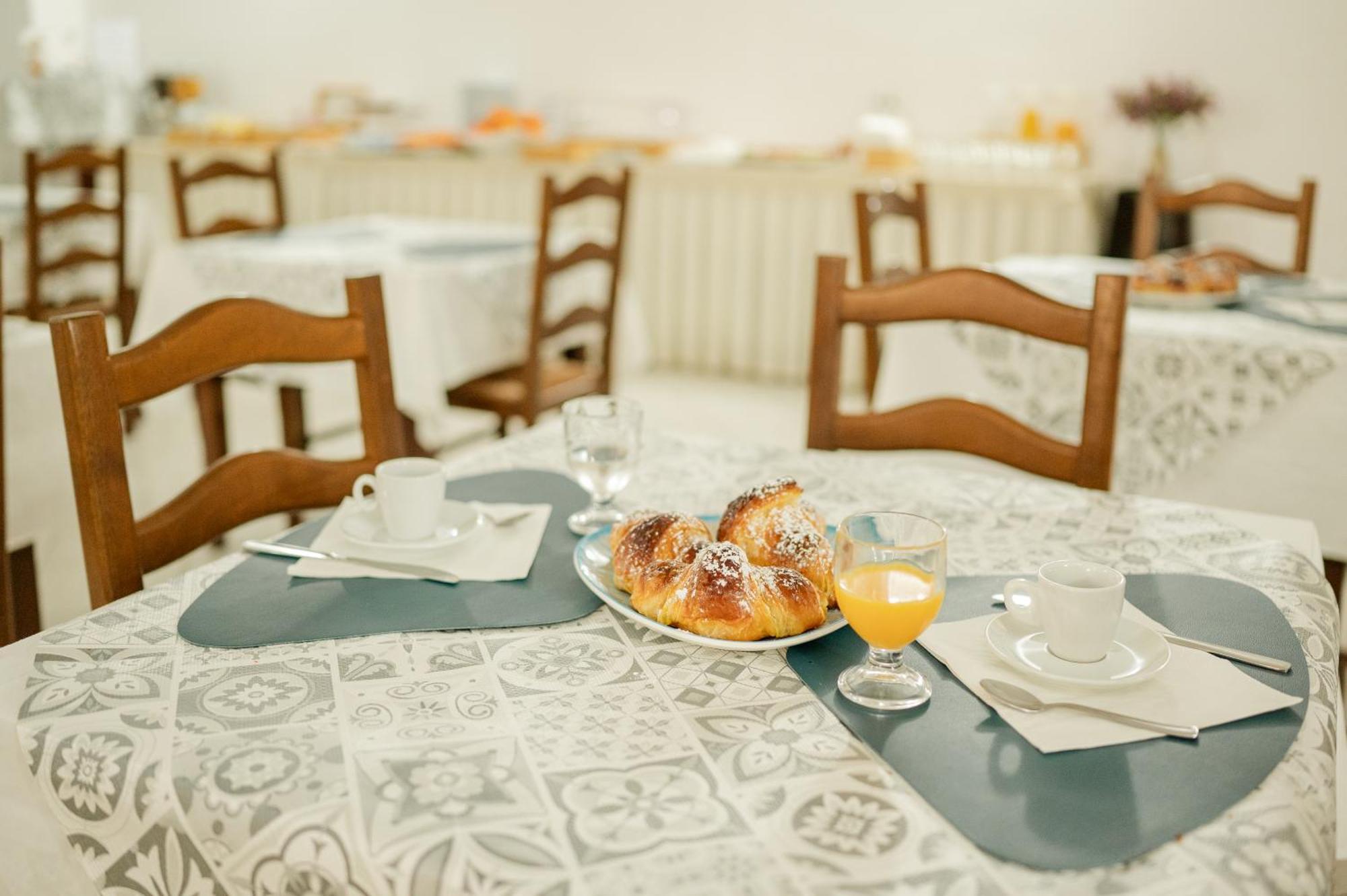 Hotel La Caravella Вьесте Экстерьер фото