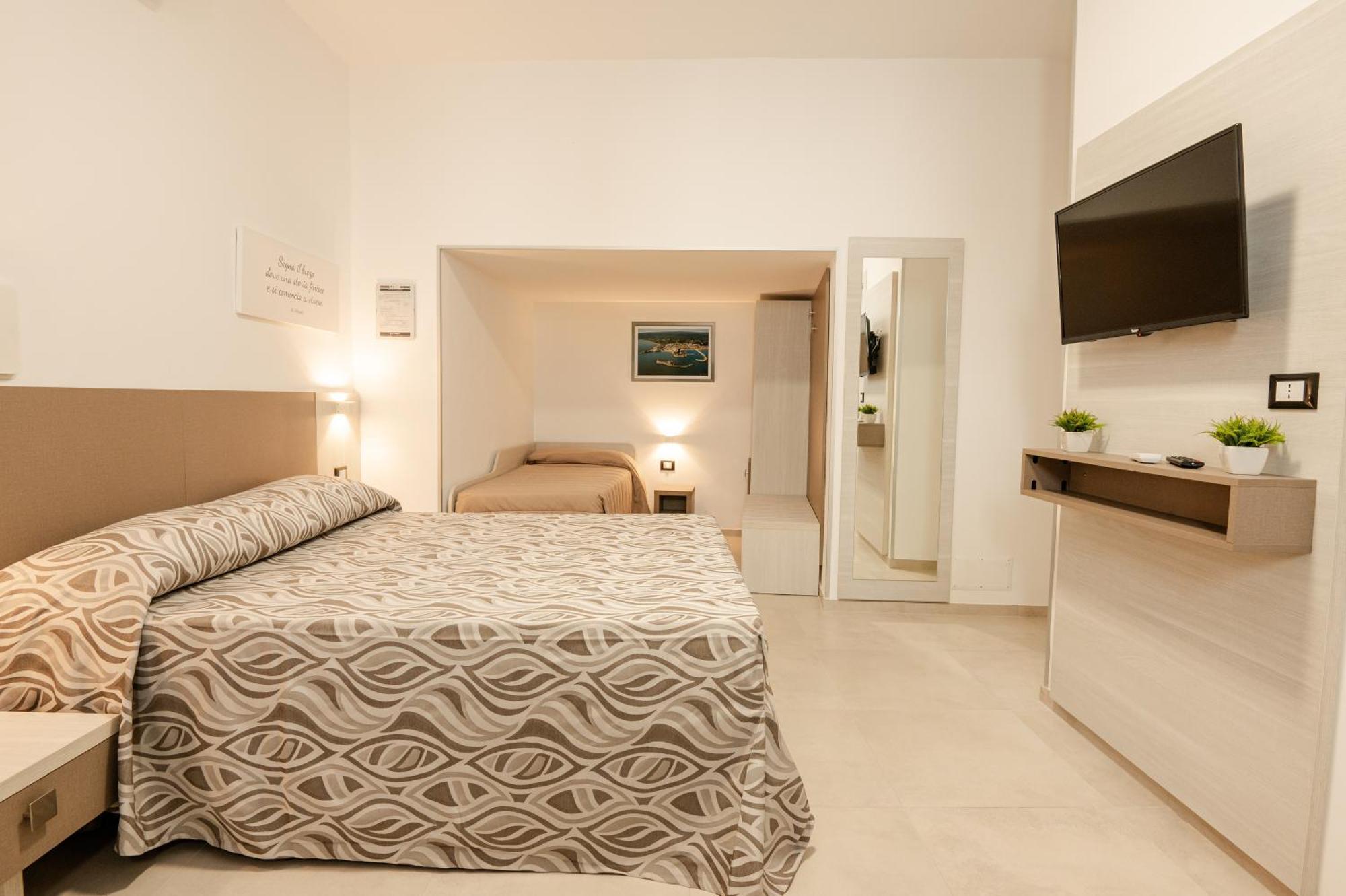 Hotel La Caravella Вьесте Номер фото