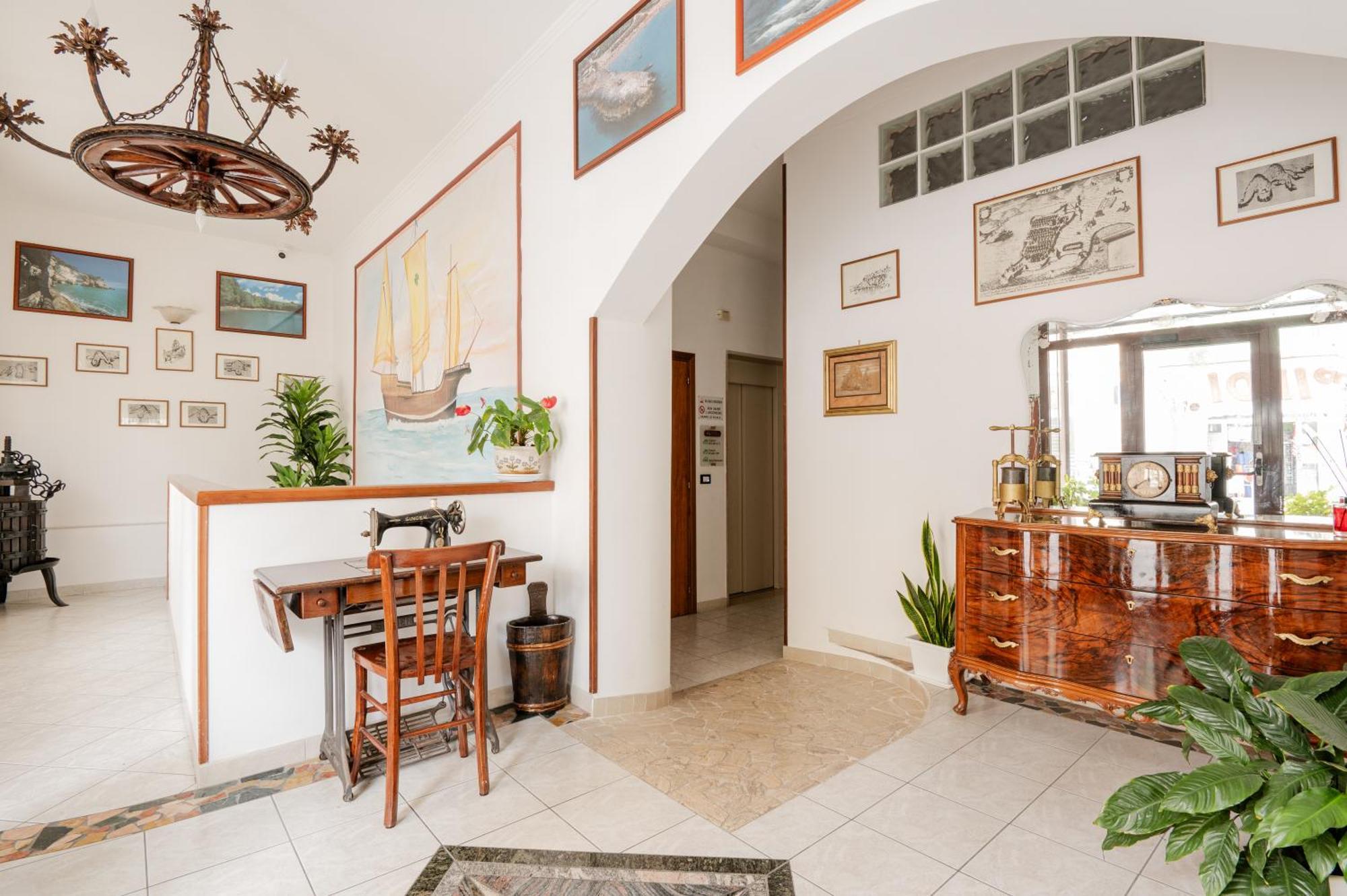 Hotel La Caravella Вьесте Экстерьер фото